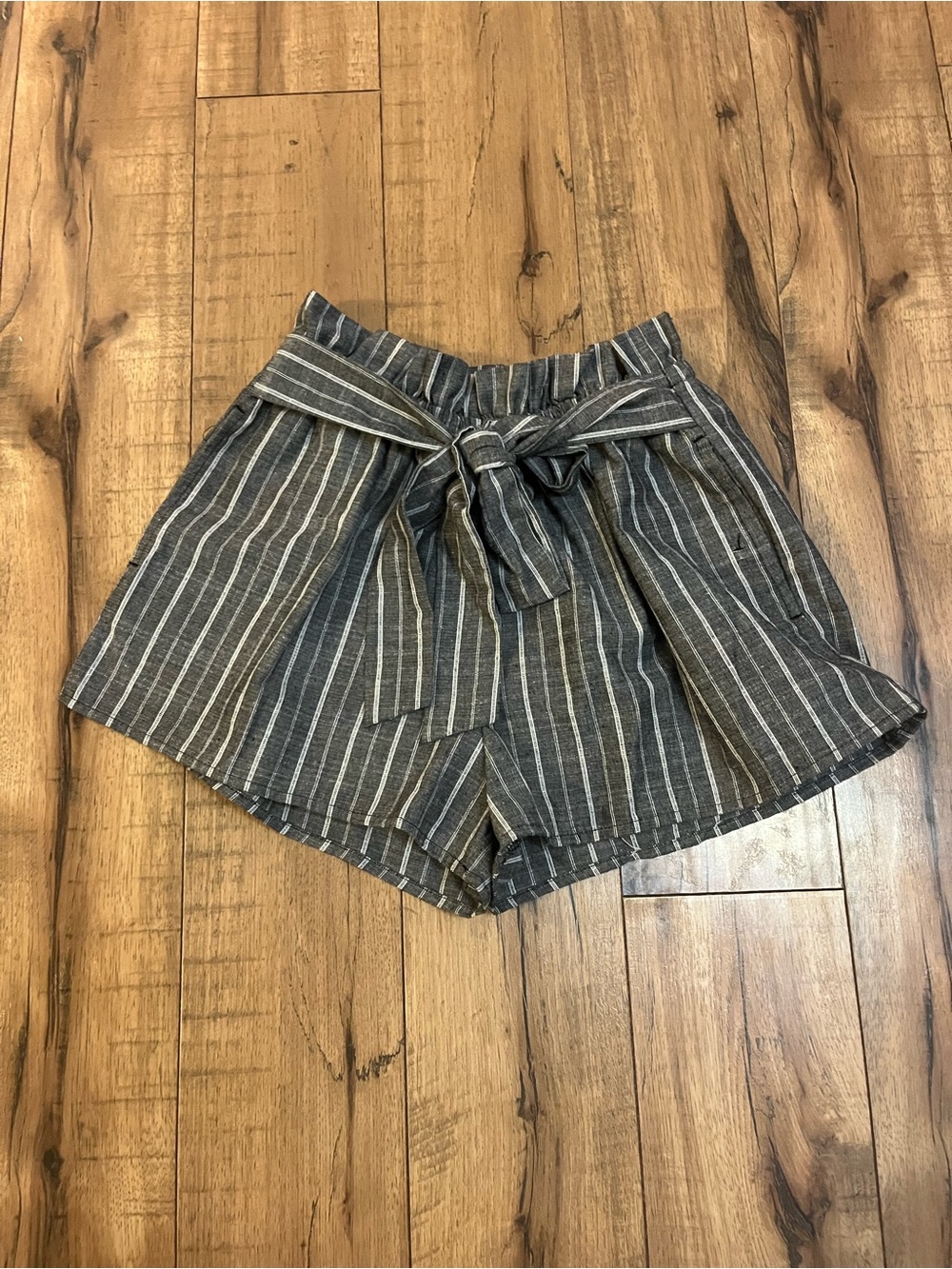 Striped Tie-Waist Linen Blend Women's Shorts - Gray